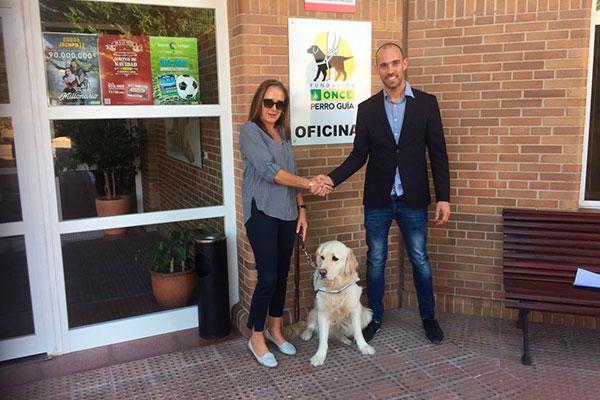 la fundacin once del perro gua y la compaa navarra gloria pets firman un acuerdo de colaboracin la fundacin once del perro gua y la compaa navarra gloria pets firman un acuerdo de colaboracin