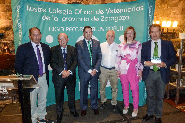 el ilustre colegio oficial de veterinarios de zaragoza entrega los premios icovz el ilustre colegio oficial de veterinarios de zaragoza entrega los premios icovz