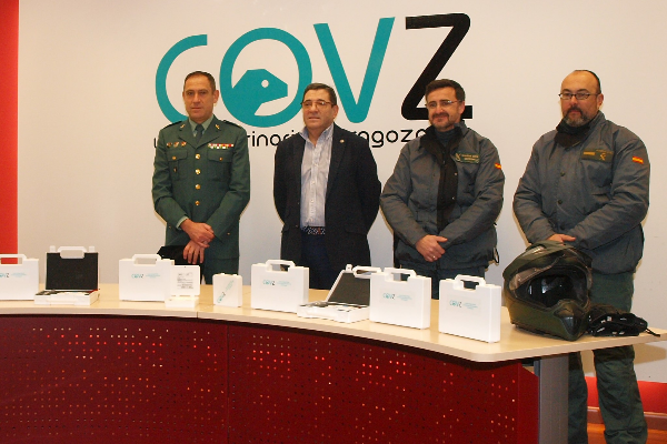 el cov de zaragoza entrega 10 lectores de microchips al seprona el cov de zaragoza entrega 10 lectores de microchips al seprona