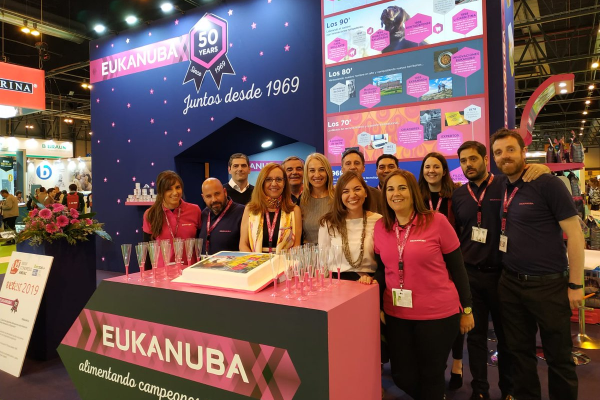 eukanuba celebra su 50 aniversario en iberzoopropet eukanuba celebra su 50 aniversario en iberzoopropet
