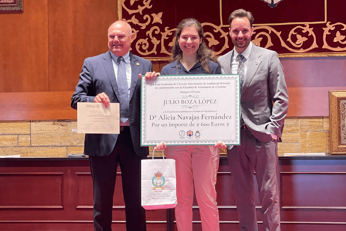 la-racvao-entrega-el-premio-julio-boza-a-alicia-navajas-mejor-exp