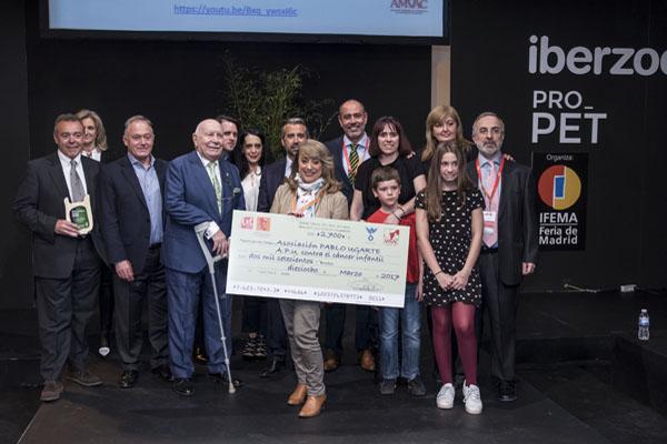 iberzoopropet reconoce la trayectoria profesional de expertos del sector animales de compantildeiacutea iberzoopropet reconoce la trayectoria profesional de expertos del sector animales de compantildeiacutea